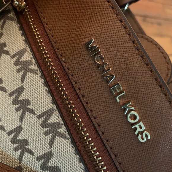 Brand new Michael kors Chelsea bag - Picture 5 of 6